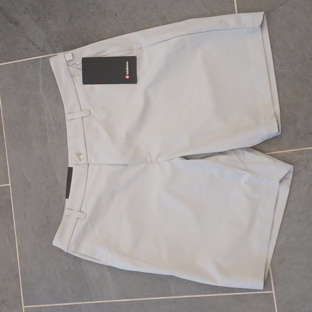 Lululemon men's commission short classic. 36"x9". Seal gray. NWT